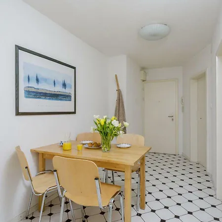Apartment Swiss Star District 10 *